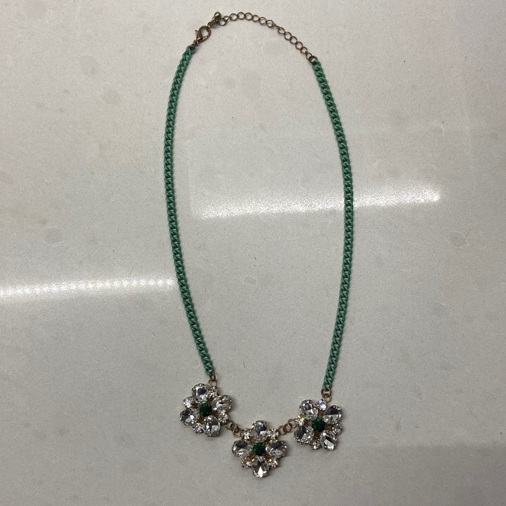 Flower jewel necklace